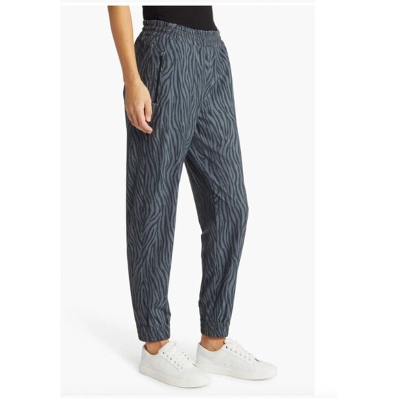 Tommy Bahama IslandZone Alicia Zebra Joggers Gray Black Women’s M Travel Pants - Picture 5 of 15